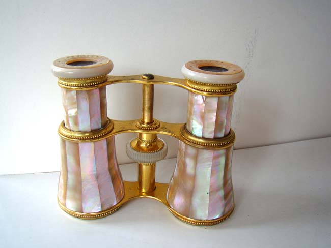 A fine cased pair of Mother-of-pearl mounted Opera Glasses by Lemaire of Paris circa 1890 — image 2